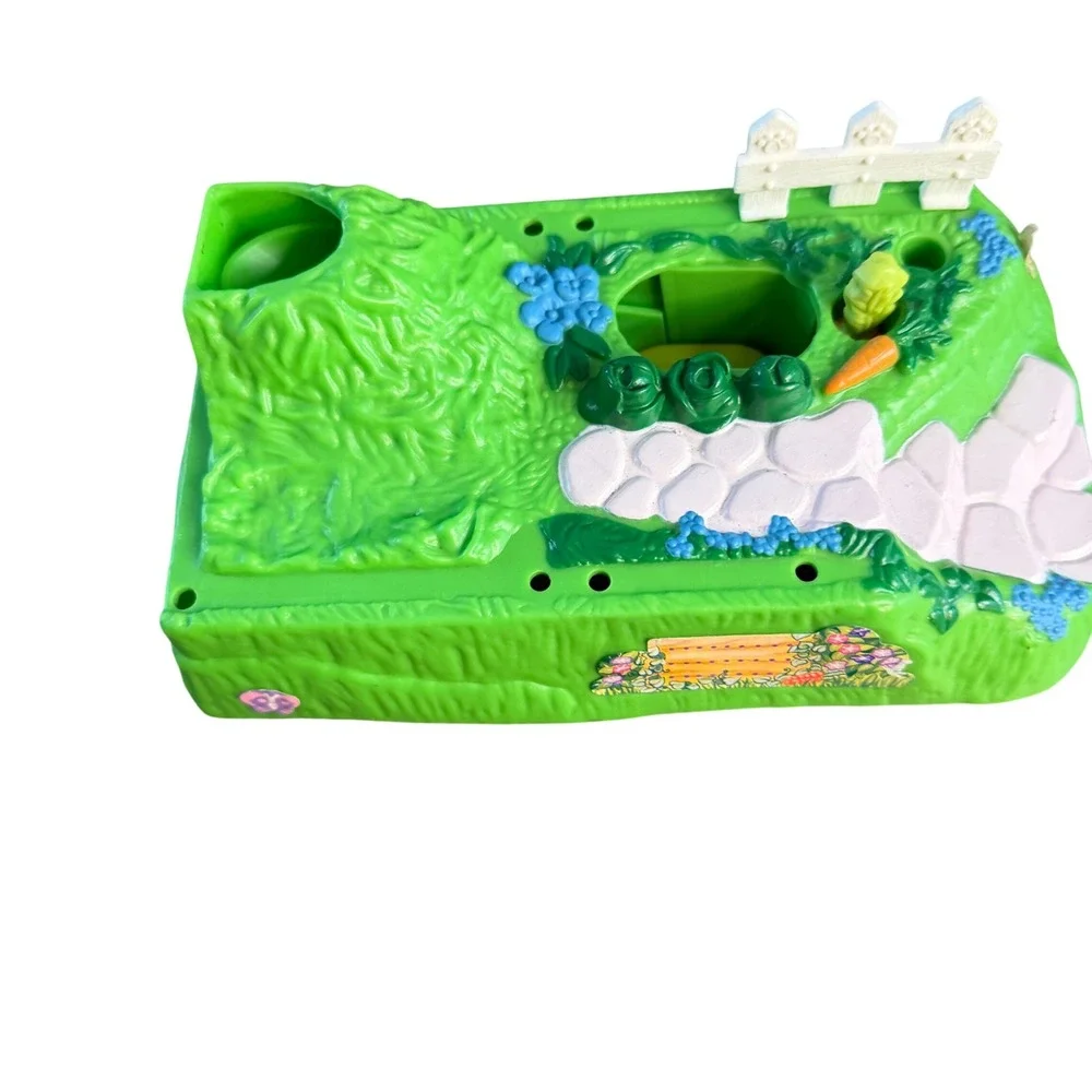 Vintage 1995 Kenner Littlest Pet Shop Hop n Play Bunnies Base‎ Green Landscape